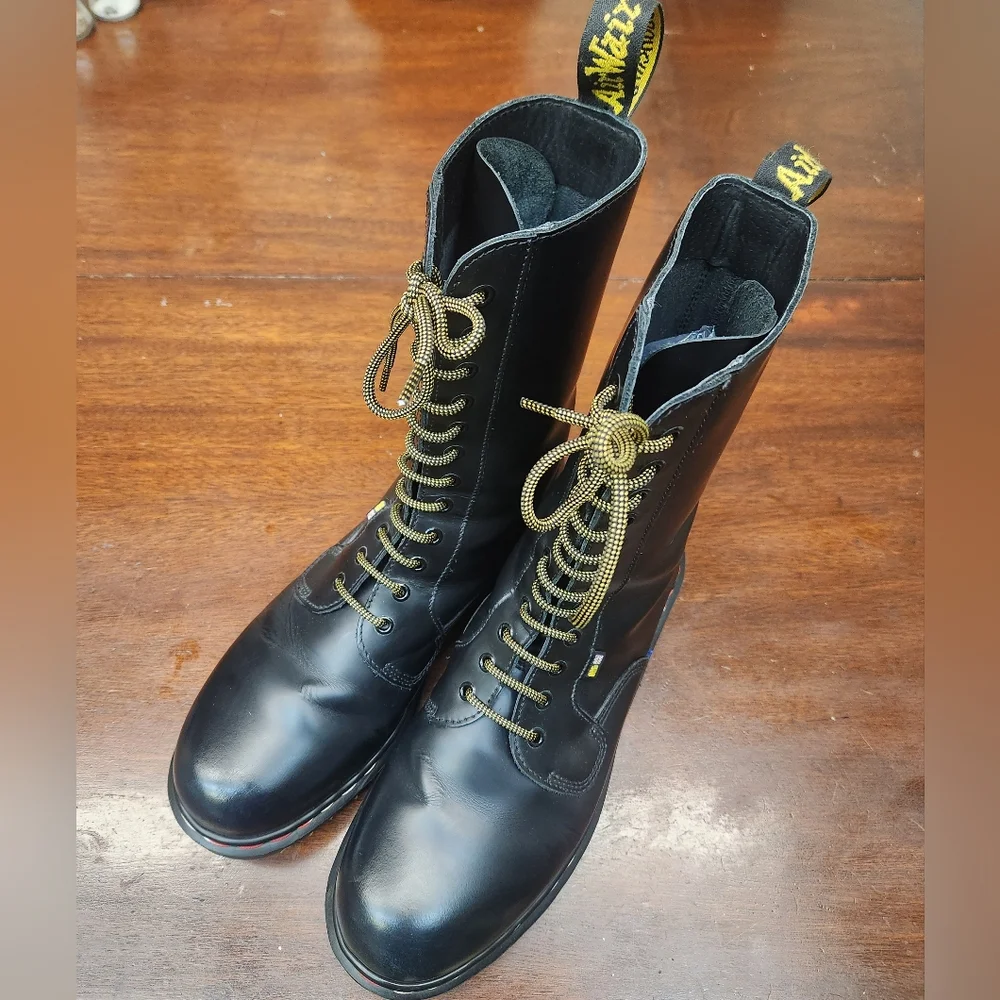 Made In England Doc Marten Boot - Picture 1 of 9